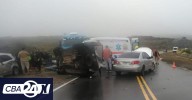 Triple choque en Altas Cumbres bajo neblina y asfalto mojado: una mujer herida