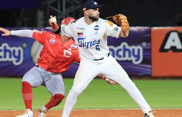 Tigres deja en el terreno a Cardenales tras un emocionante juego