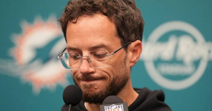 Miami fans boo as another last-minute loss leaves Dolphins reeling, and nobody is happy
