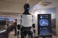 Elon Musk dice que el robot Optimus y la conducción autónoma de Tesla acabarán con la pobreza