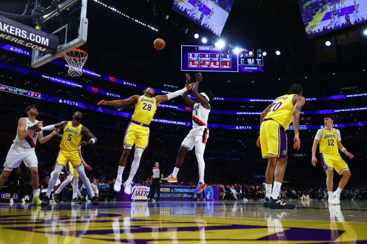 NBA aprueba venta récord de los Lakers por 10 mil mdd