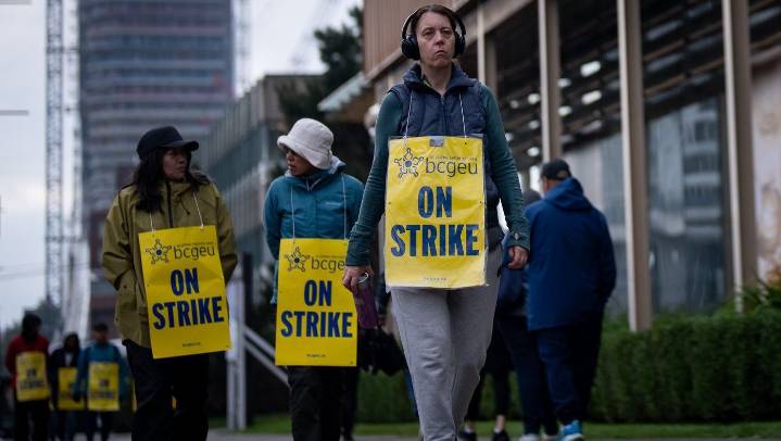 Firefighters join B.C. public service job action amid mediated talks