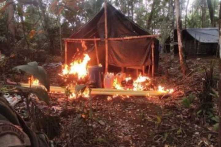 FANB destruye campamentos mineros en Amazonas