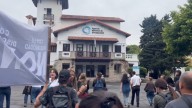 Protestas en las oficinas del Andis: manifestantes ingresaron al edificio y piden por las autoridades