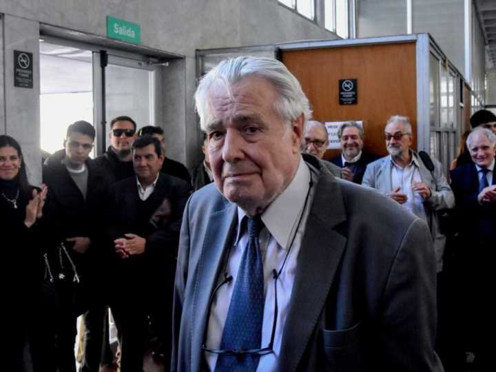 Emotiva despedida del juez Pedro Hooft en los Tribunales de Mar del Plata, al jubilarse tras seis décadas de carrera