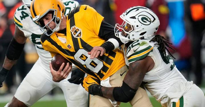 Aaron Rodgers and the Steelers fall short in QB's reunion with Green Bay as Love leads 35