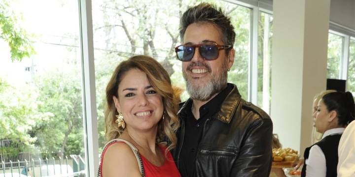 Marina Calabró y Rolando Barbano celebraron el aniversario de su amor con besos y humor: “Al final te chapé”