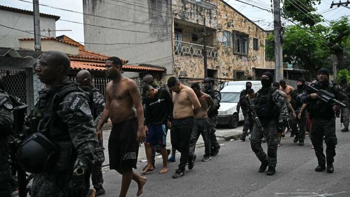 Brasil: más de 60 muertos y 80 detenidos en un megaoperativo policial en el norte de Río de Janeiro contra la mayor banda criminal del país