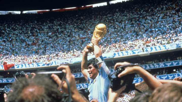 El mundo recuerda a Diego Maradona, quien estaría cumpliendo 65 años: emotivos mensajes y homenajes
