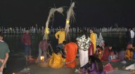 Devotees offer ‘Usha Arghya’ on last day of Chhath Puja
