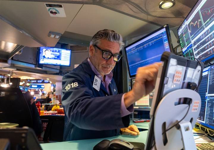 Wall Street hovers near records as corporate earnings season kicks into high gear