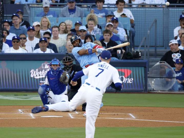 SIMMONS: The World Series is coming back to Toronto. Might as well win the damn thing!