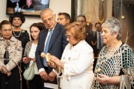 Canciller inaugura en Europa exposición que fusiona arte, patrimonio y memoria ancestral colombiana