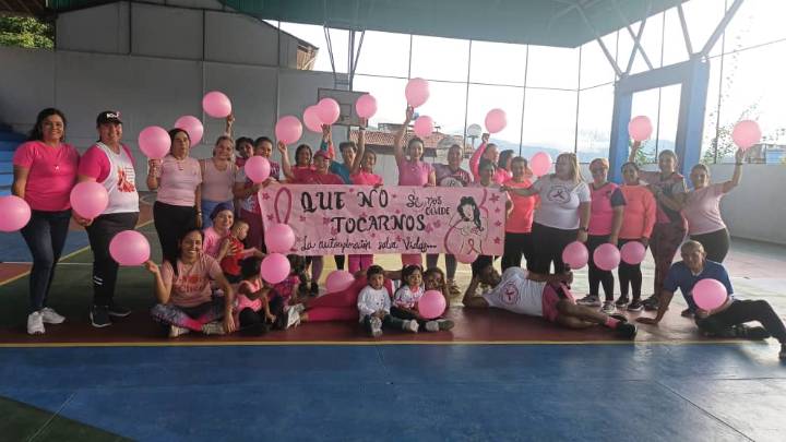 Realizan bailoterapia por el mes rosa en Boconó