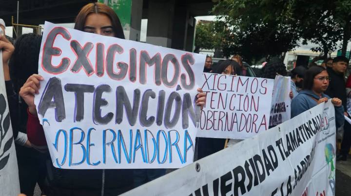 Maestros del Edomex protestan y exigen diálogo con Delfina Gómez