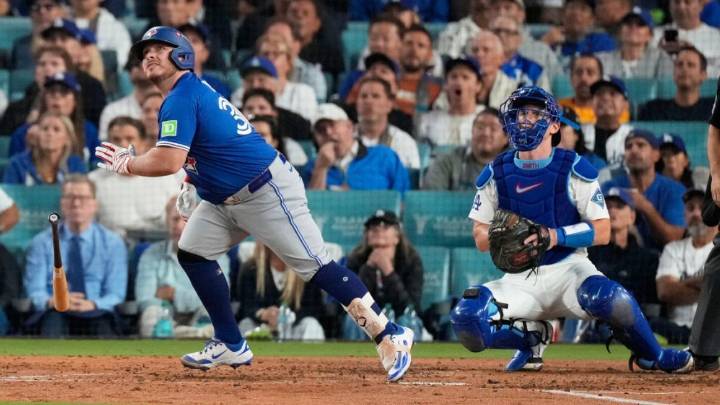 Serie Mundial 2025: Alejandro Kirk empata marca de jonrones en playoffs para mexicanos