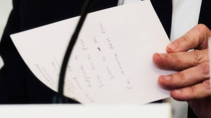AP photos show Rubio's urgent note to Trump before announcement of Mideast peace deal