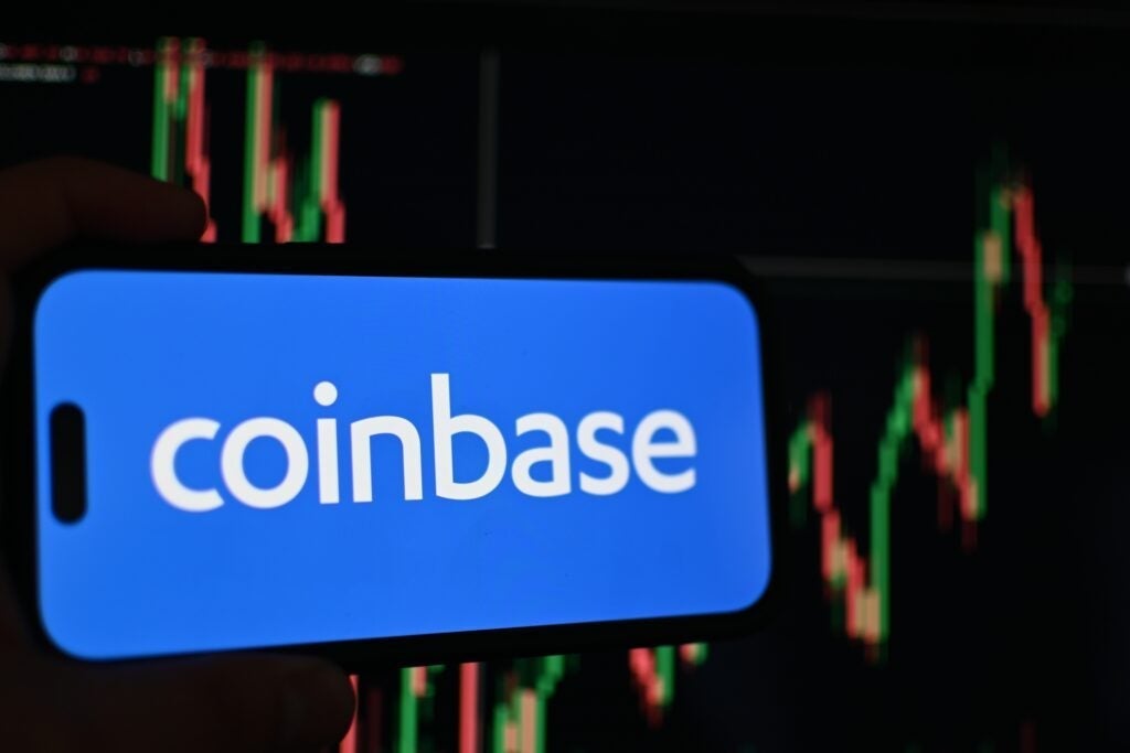 Acciones de Coinbase repuntan tras adquirir Echo y reforzar su presencia en los mercados de capitales blockchain