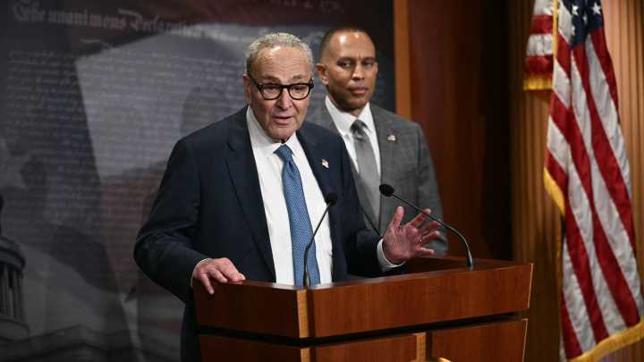 Democrats & Republicans trade blame as US government shuts down