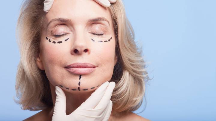 Cirugías estéticas más demandadas según la edad: aumento de pecho, liposucción y lifting facial