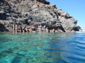 Pasó 14 días en una isla exclusiva de mujeres y contó todo lo que vio: "Rito de iniciación y tensión sexual"