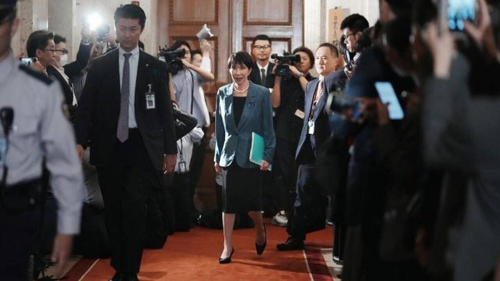 La primera ministra de Japón Sanae Takaichi prepara un gran estímulo para controlar la inflación