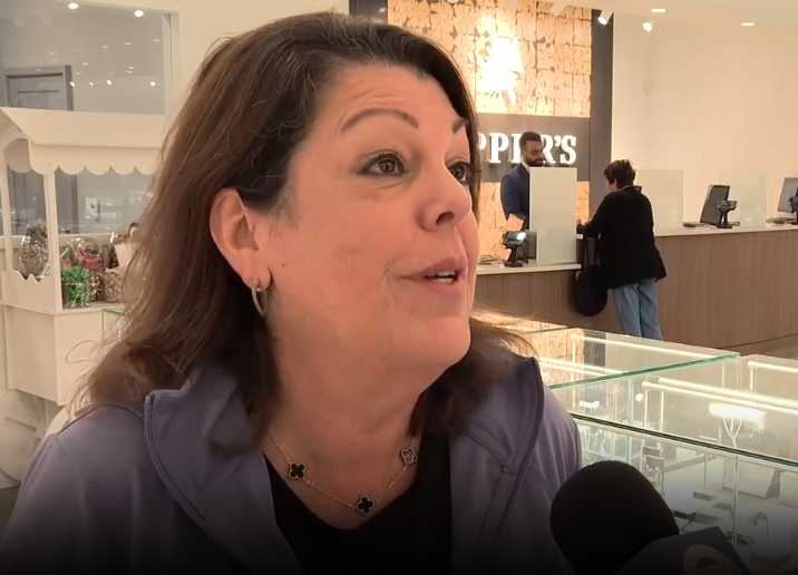 Local jewerly shops, investors say it's not too late to cash in as gold prices soars