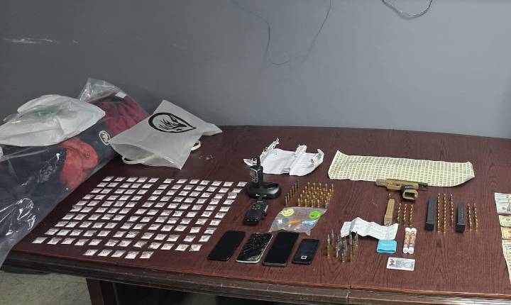 Arrestan joven durante allanamiento en La Perla