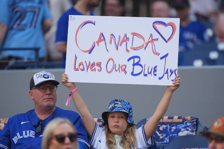 Blue Jays fans make their way to New York, hopeful for a playoff sweep