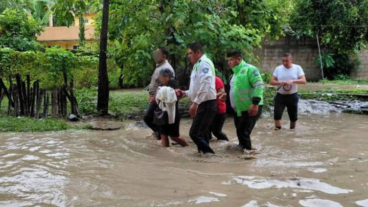 Lluvias en México han dejado 64 personas muertas y 65 desaparecidas en cinco estados