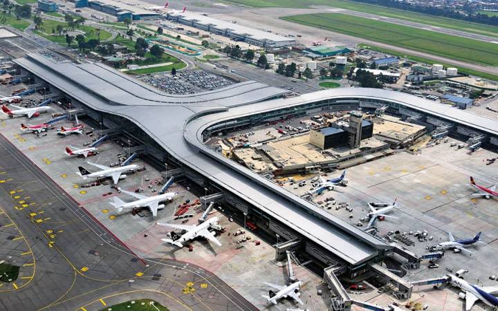 Controladores aéreos alertan sobre fallas en más de 20 aeropuertos de Colombia y piden intervención urgente al Gobierno