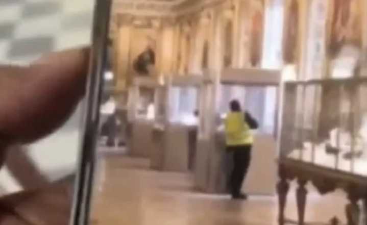 Filtran video de robo millonario en el Museo del Louvre; logran atraco en tan sólo siete minutos