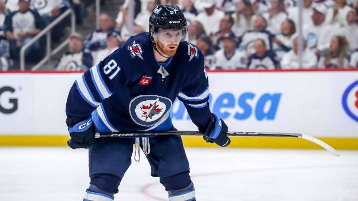 Jets sign star forward Kyle Connor to 8