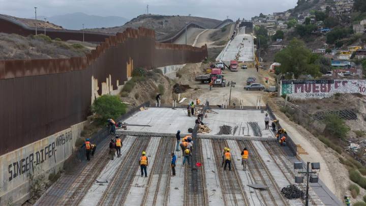Viaducto Elevado en la zona entre la Garita Internacional y el Aeropuerto de Tijuana, 90% de avance