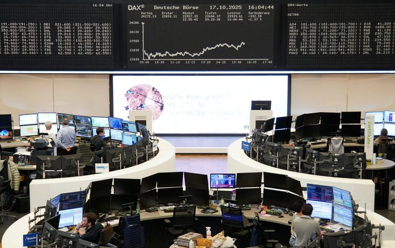 European shares climb nearly 1% on banks, defence rally