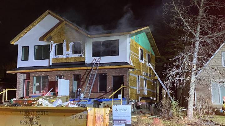 Edmonton police investigating under construction multi-plex fire in Belgravia neighbourhood