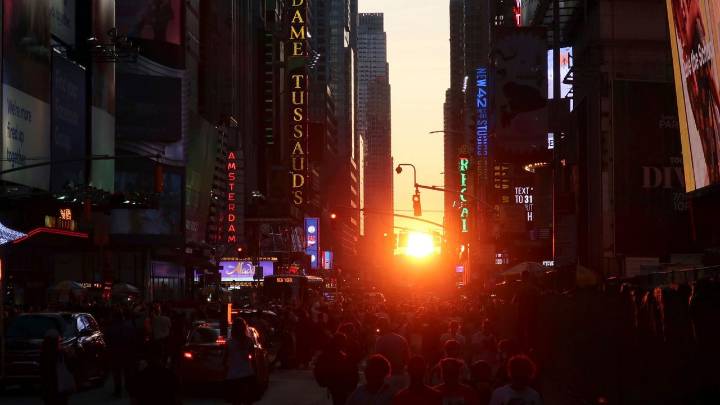 What is Manhattanhenge and how can it be viewed?