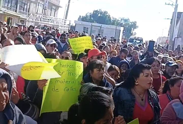 Vecinos reclaman obras a alcalde de San Salvador Atenco
