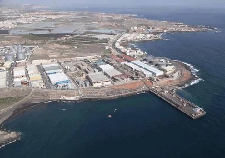 Encuentran un cadáver flotando en el mar cerca del puerto de Salinetas
