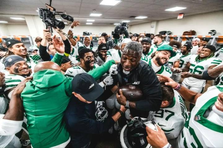 Aaron Glenn won't have this Jets luxury coming off of first win