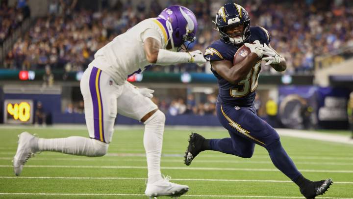 Herbert, Vidal lead Chargers in commanding win over Vikings