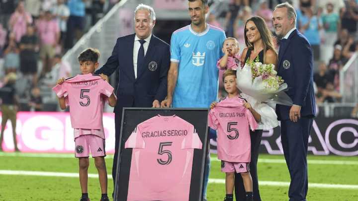 El Inter Miami homenajea Busquets tras un 'hat-trick' de asistencias de Leo Messi