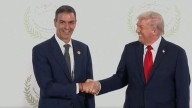 Sánchez y Trump protagonizan un saludo cordial en la firma del plan de paz para Gaza