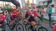 Rodada en Rosa reúne a ciclistas y patinadores en Mazatlán