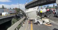 VIDEO: Tráiler cae de puente en la México-Querétaro y conductor vive de milagro