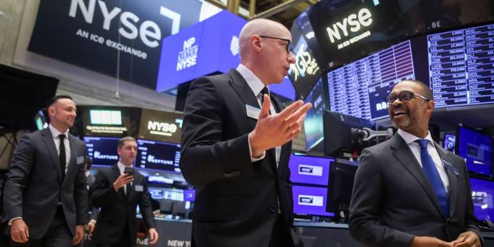 Fewer earnings reports, more regret: The high cost of going quiet