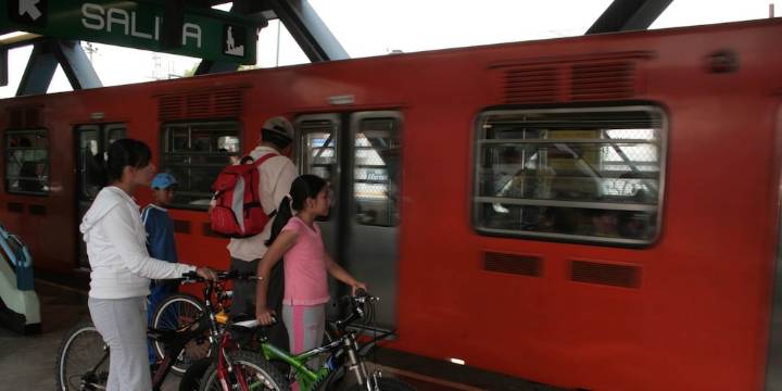 Metro de CDMX permitirá entrada de bicicletas por Paseo Nocturno de Día de Muertos