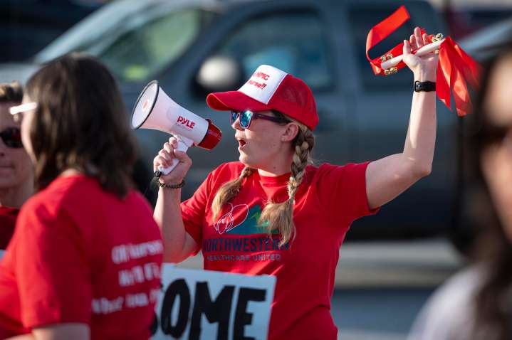 Northwestern Medical Center nurses rally as contract negotiations press on