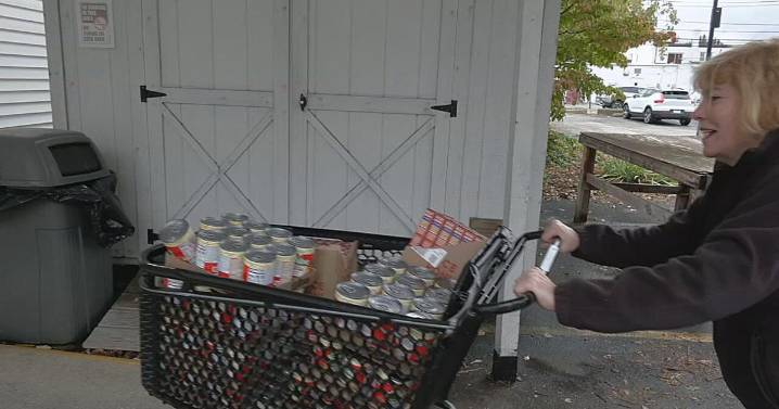 Indiana residents step up to help food pantries as SNAP benefits set to expire