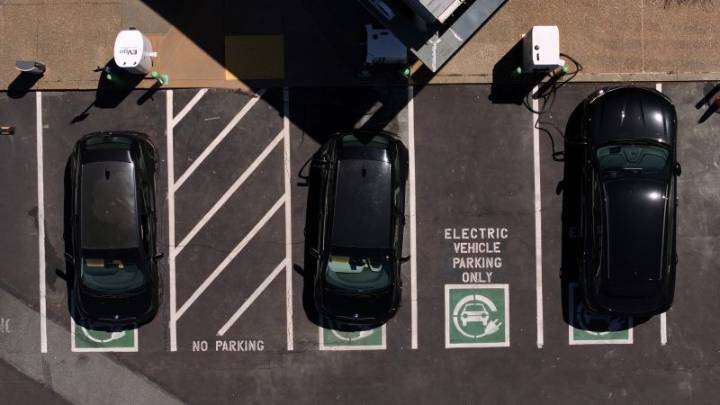 The future for EVs in America looks grim. But the auto industry isn’t giving up
